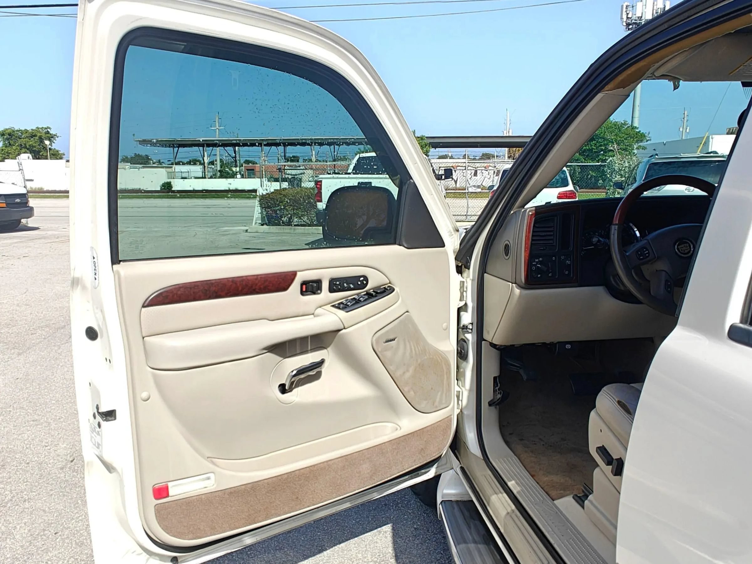 Used 2005 Cadillac Escalade 2WD image 11