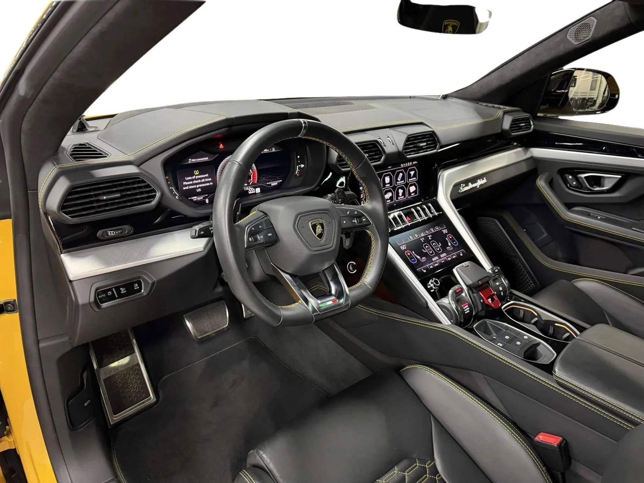 Used 2020 Lamborghini Urus image 9