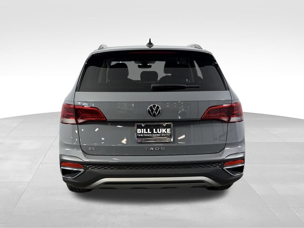 Used 2023 Volkswagen Taos SE w/ Panoramic Sunroof Package FWD image 8