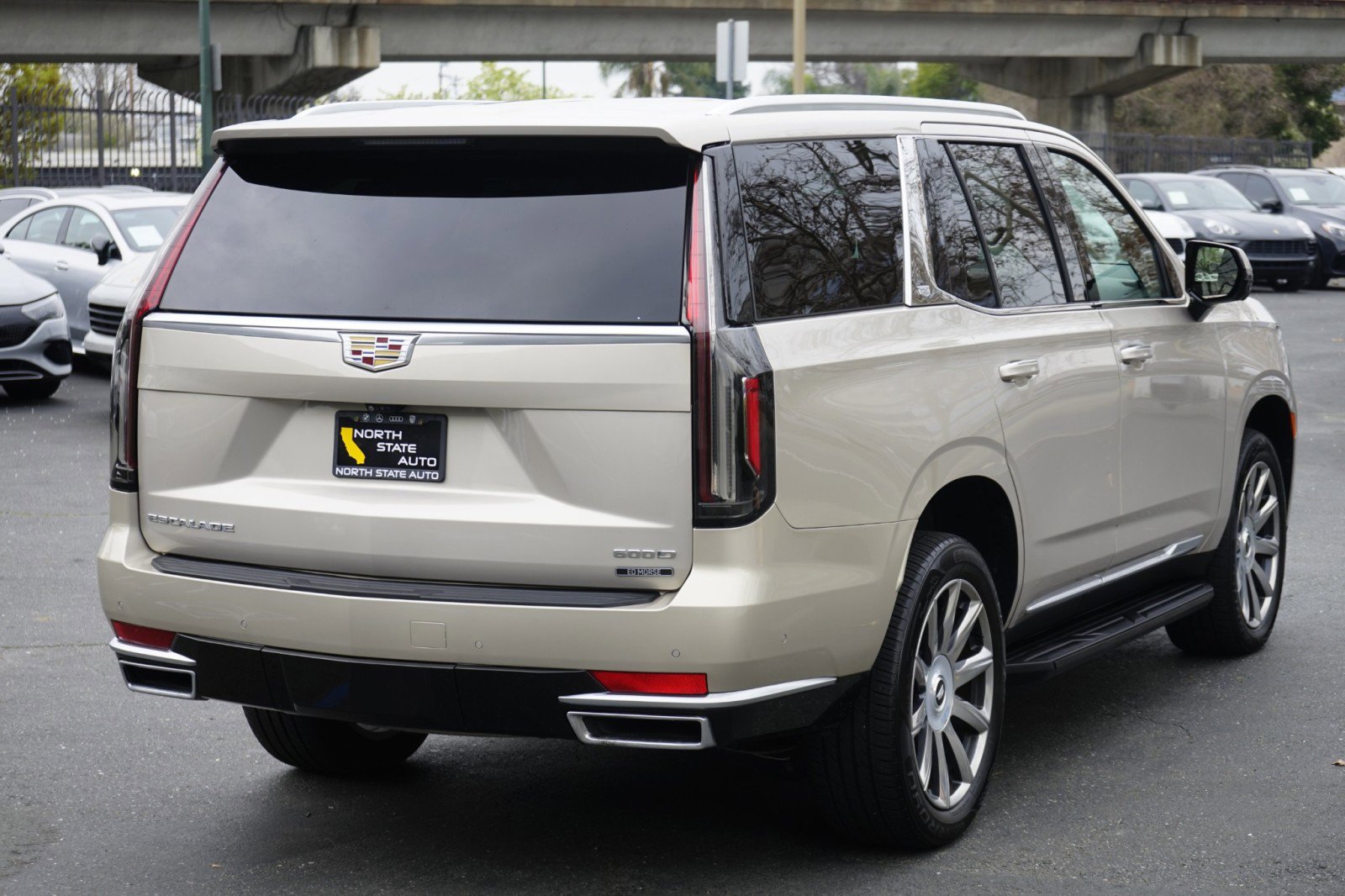 Used 2021 Cadillac Escalade Premium Luxury Platinum image 8