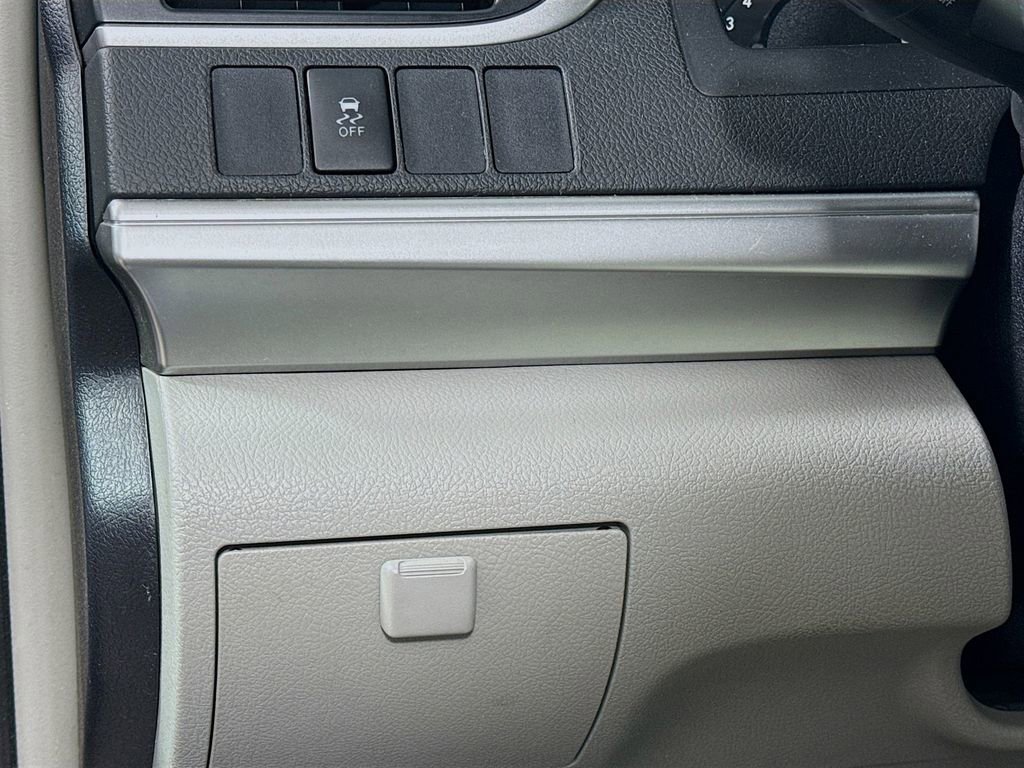 Used 2013 Toyota Camry LE FWD image 11