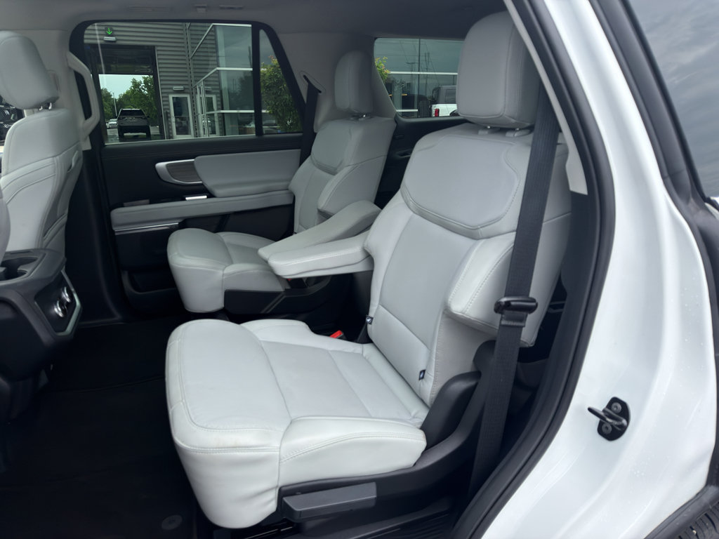 Used 2025 Ford Expedition Platinum AWD/4WD image 17