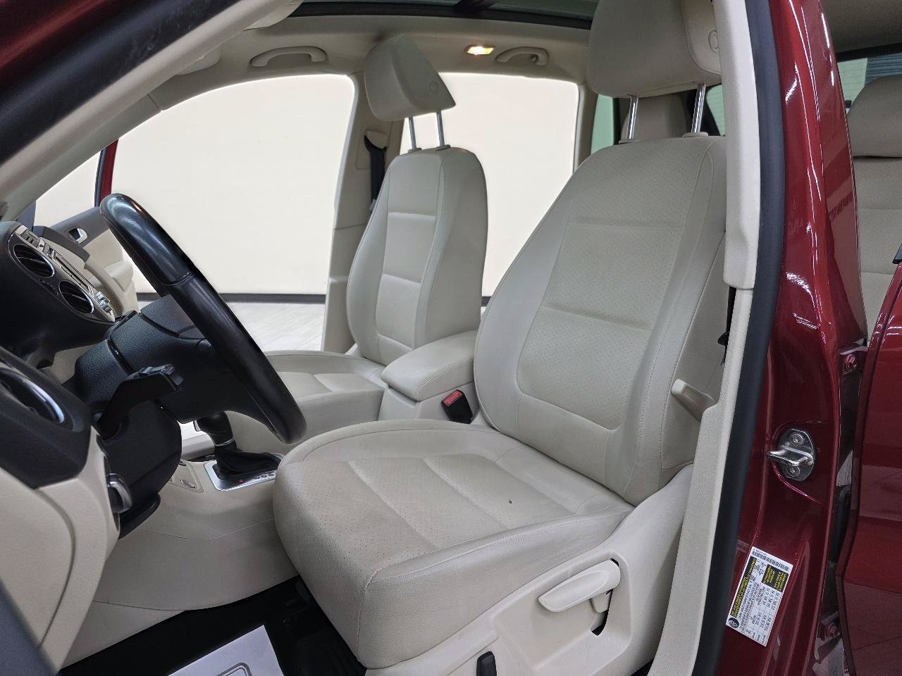Used 2014 Volkswagen Tiguan SEL FWD image 16