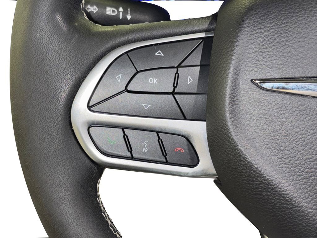 Used 2024 Chrysler Pacifica Touring-L image 32