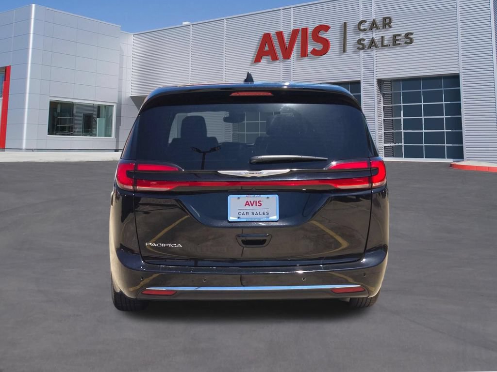 Used 2025 Chrysler Pacifica Select FWD image 5
