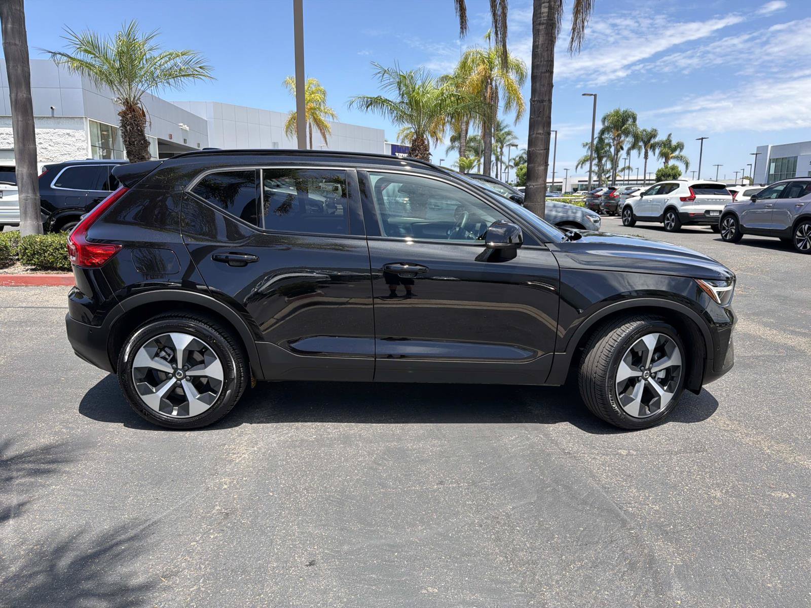 Certified 2026 Volvo XC40 B5 Plus AWD/4WD image 4