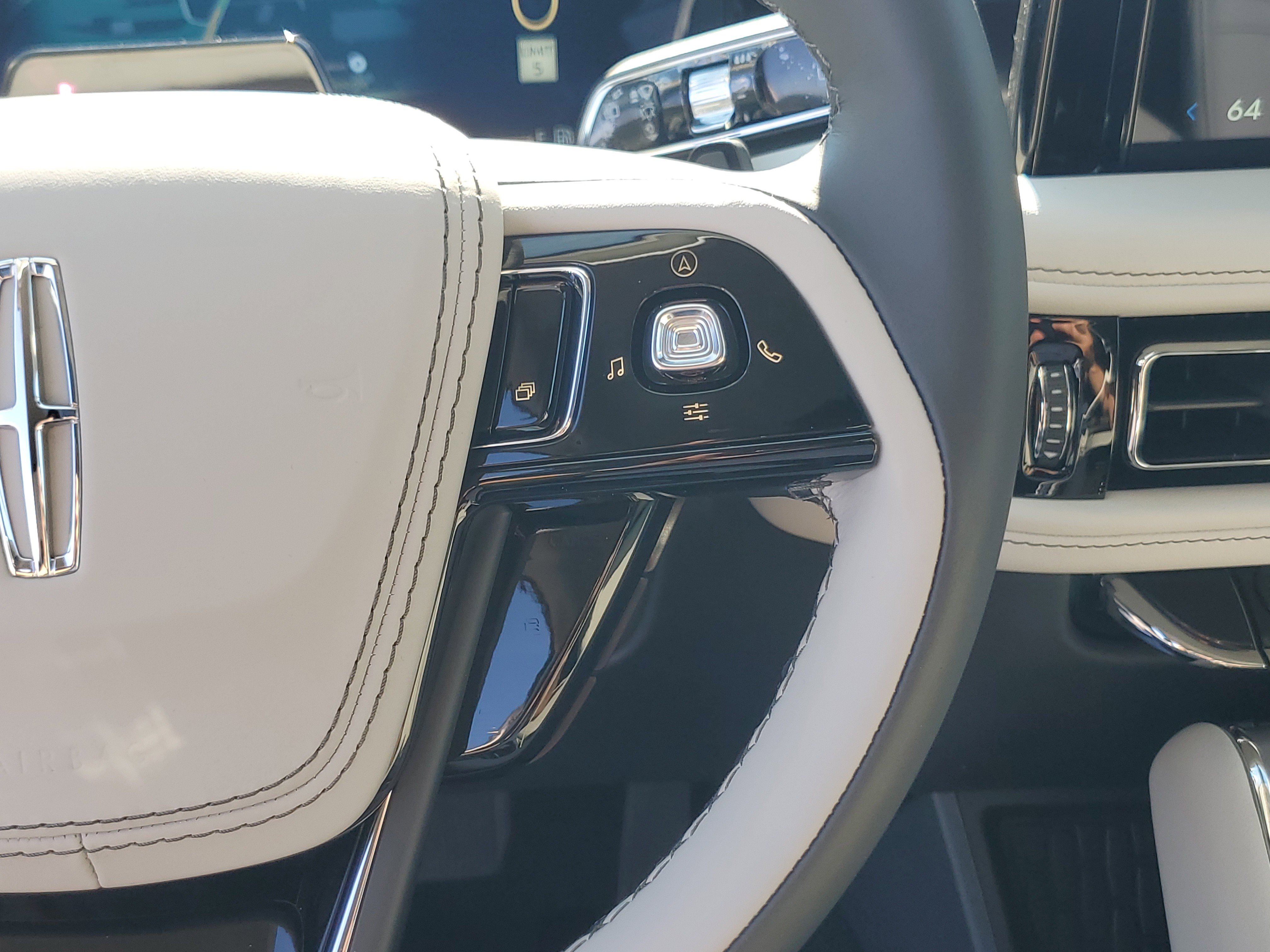 New 2026 Lincoln Aviator AWD image 17