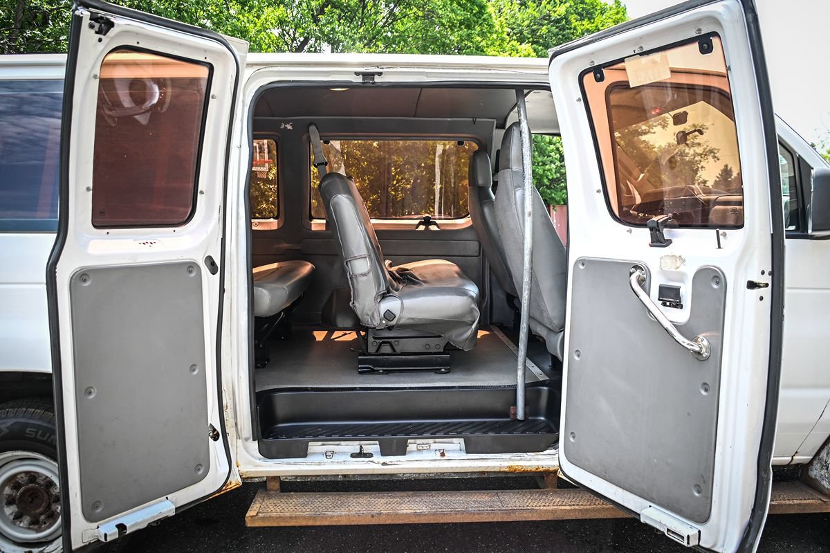 Used 2010 Ford E-250 and Econoline 250 RWD image 11