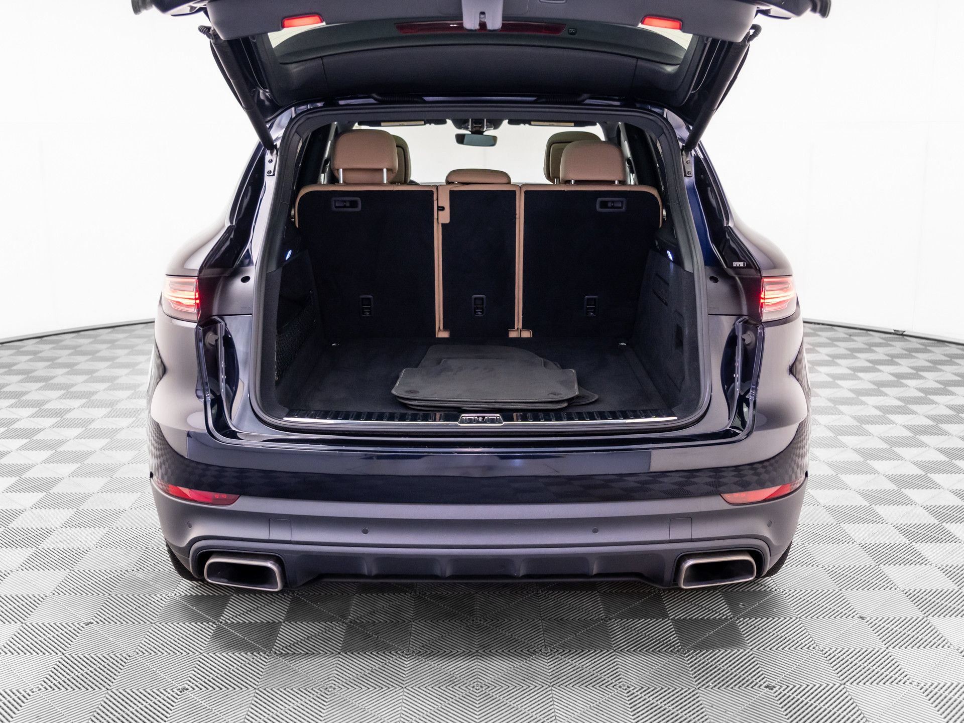 Used 2020 Porsche Cayenne AWD/4WD image 33