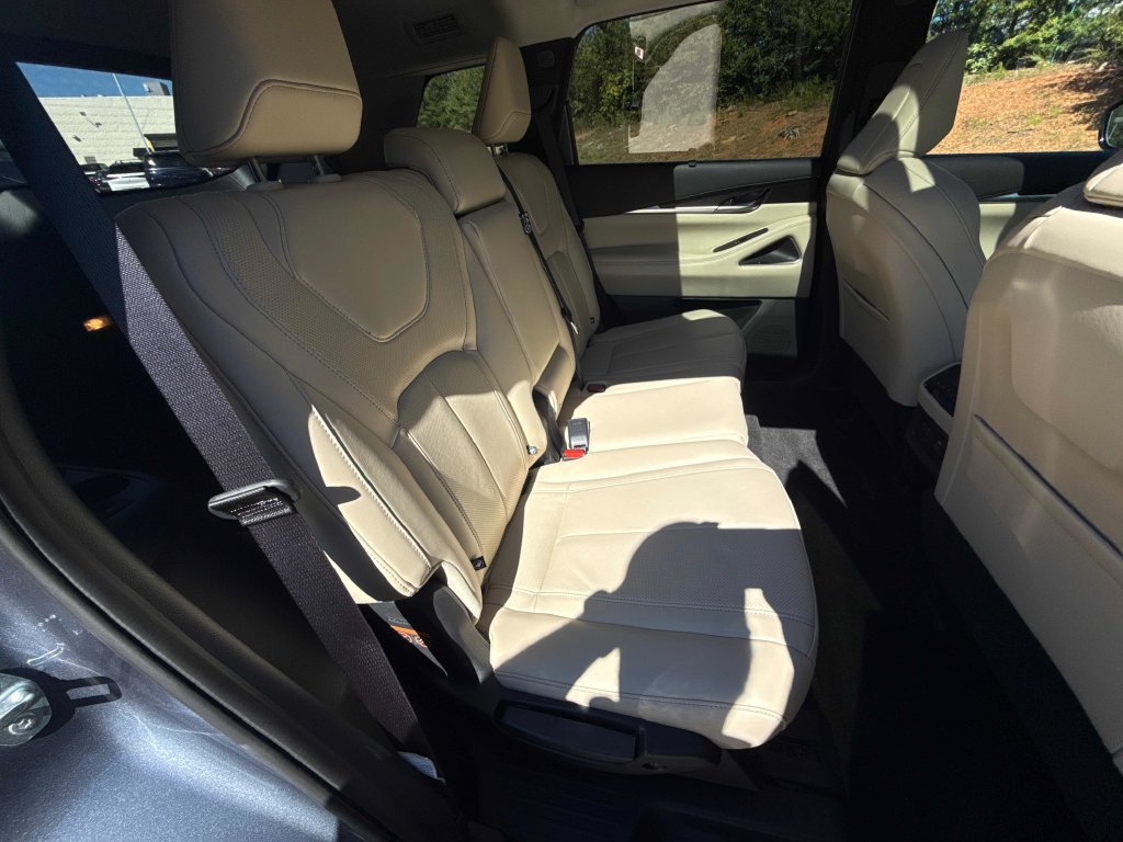 Used 2023 INFINITI QX60 Sensory w/ Cargo Package AWD/4WD image 28