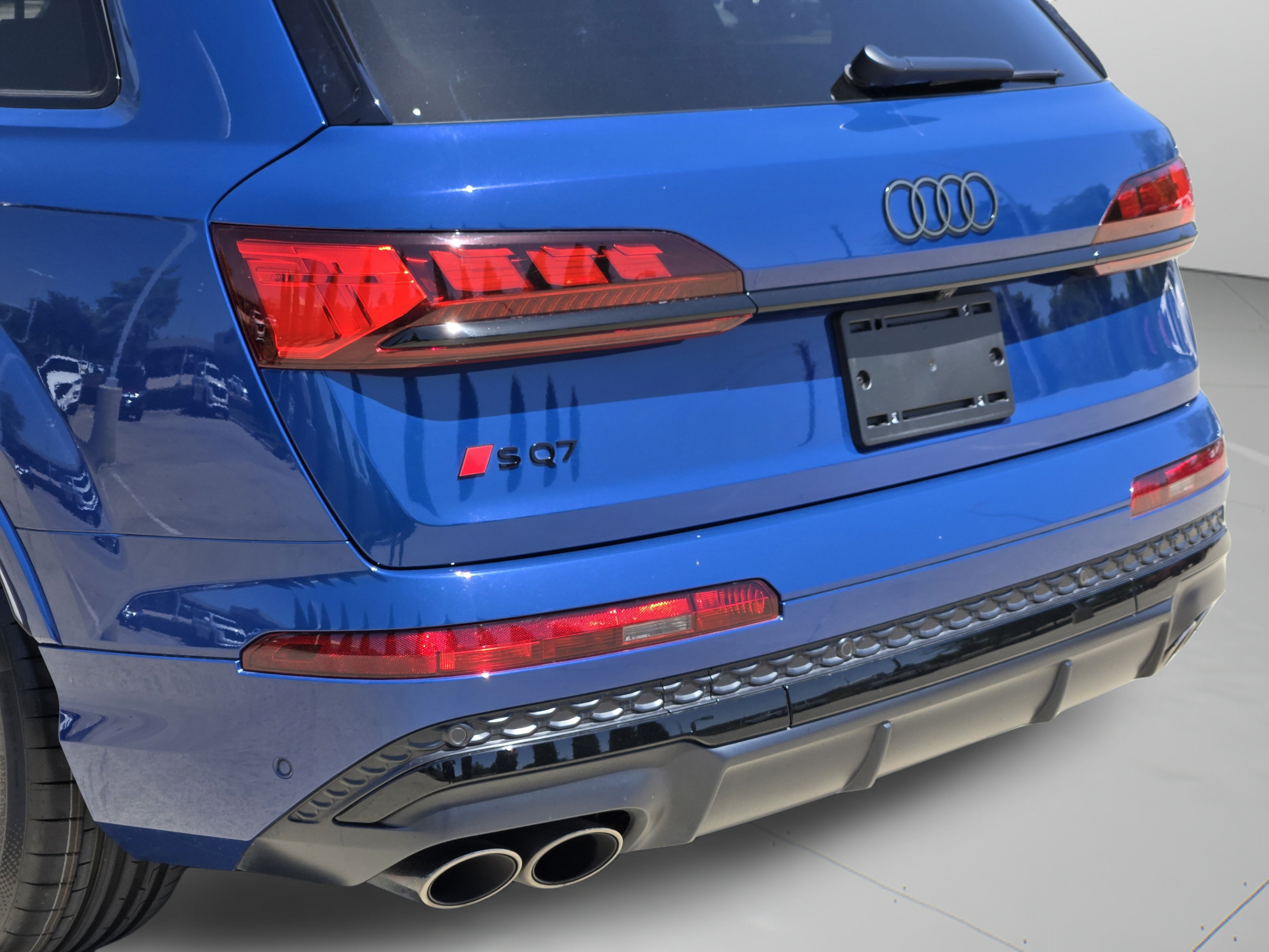 Used 2025 Audi SQ7 Prestige AWD/4WD image 35