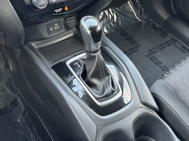 Used 2018 Nissan Rogue SV image 15
