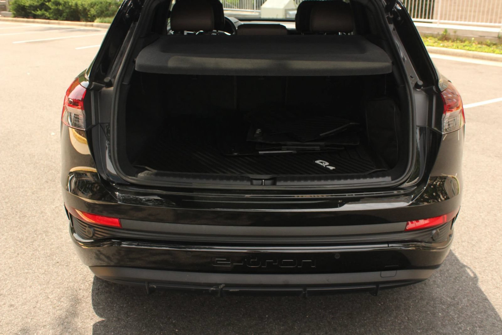 Used 2023 Audi Q4 e-tron Premium Plus w/ Premium Plus AWD/4WD image 9