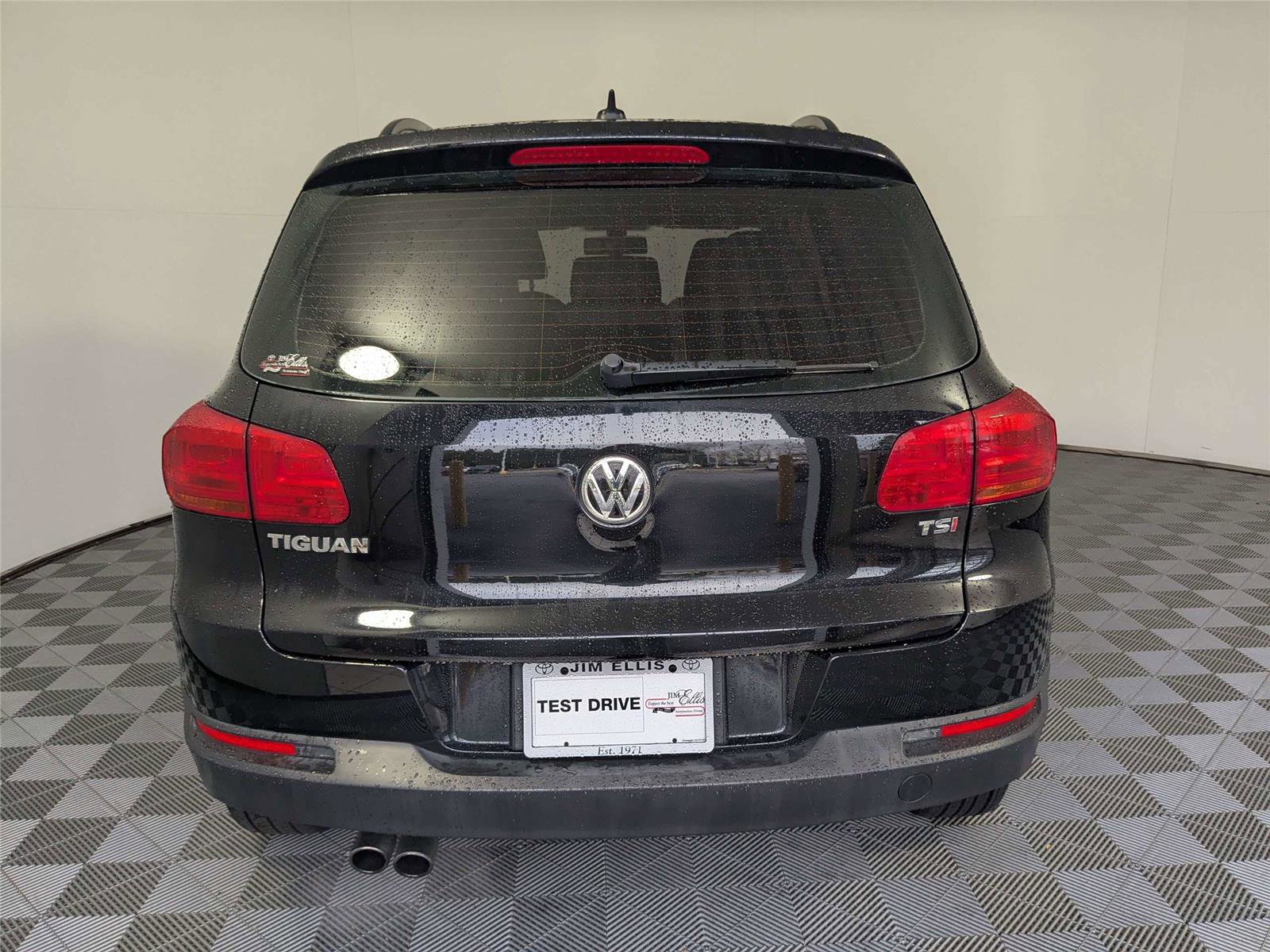 Used 2017 Volkswagen Tiguan S image 6