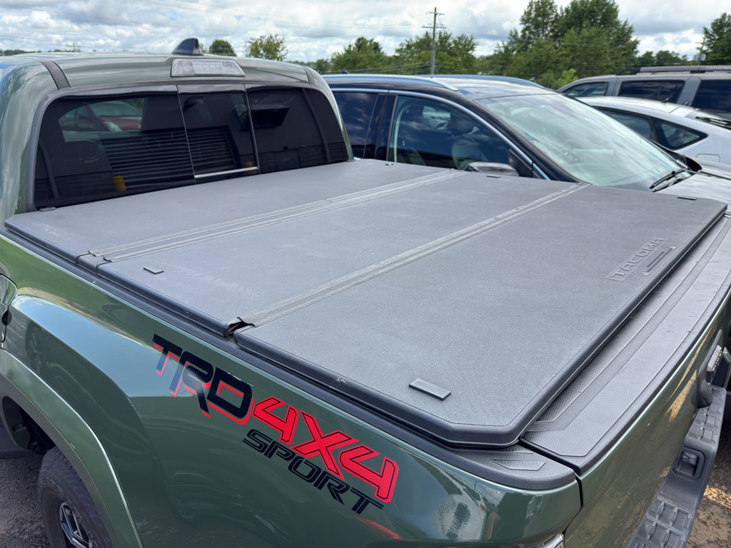 Used 2022 Toyota Tacoma TRD Sport AWD/4WD image 2