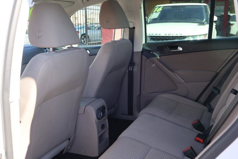 Used 2010 Volkswagen Tiguan 2WD image 17