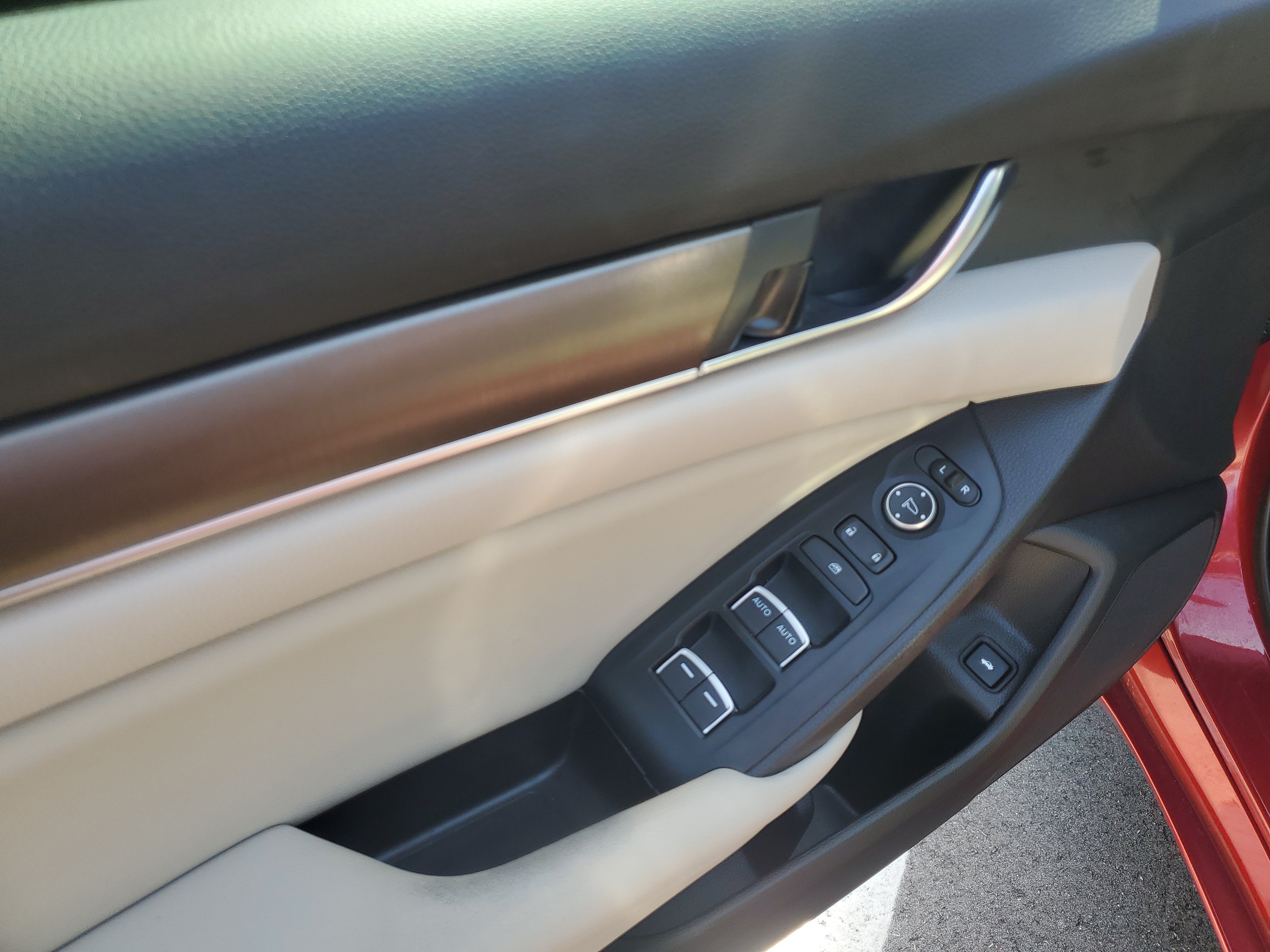 Used 2018 Honda Accord Hybrid image 10