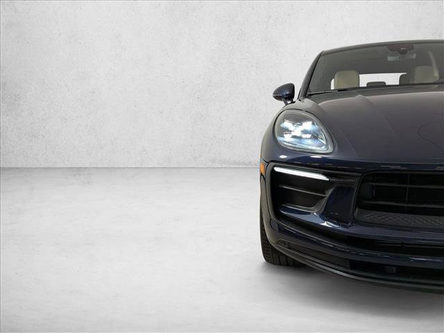 Certified 2023 Porsche Macan image 12