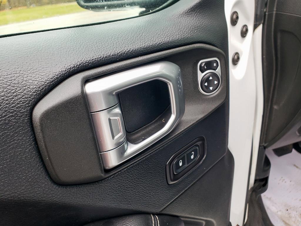 Used 2018 Jeep Wrangler Unlimited Sahara w/ Dual Top Group image 10