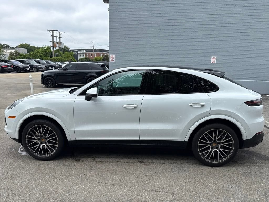 Used 2022 Porsche Cayenne Platinum Edition AWD/4WD image 2