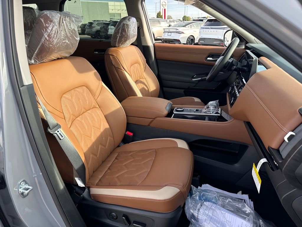 New 2026 Nissan Pathfinder Platinum w/ Cargo Package AWD/4WD image 12
