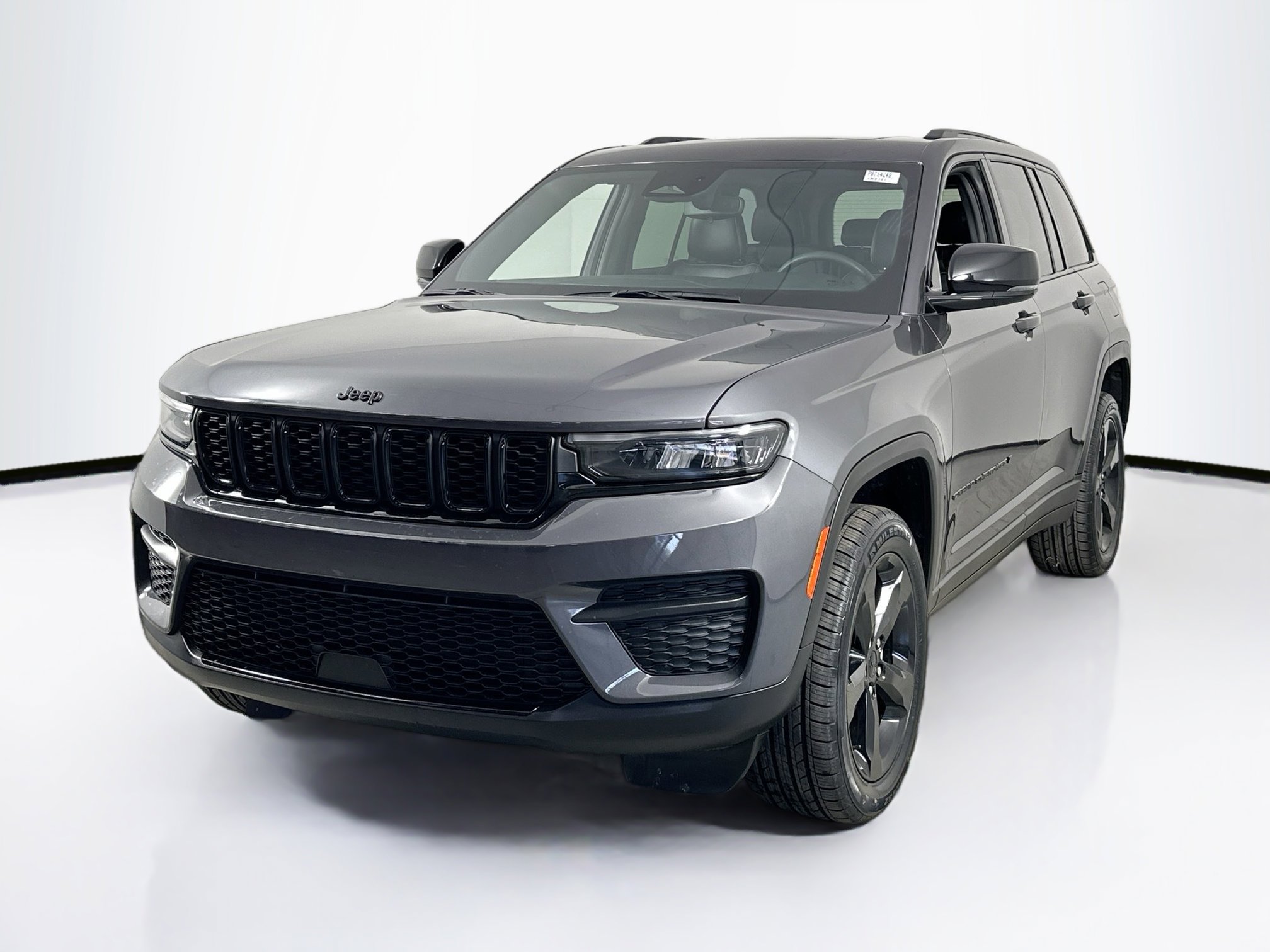 Used 2023 Jeep Grand Cherokee Altitude image 1