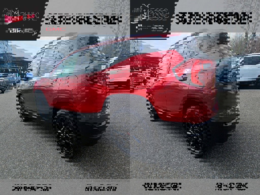 Used 2023 GMC Terrain SLE w/ Driver Convenience Package image 4