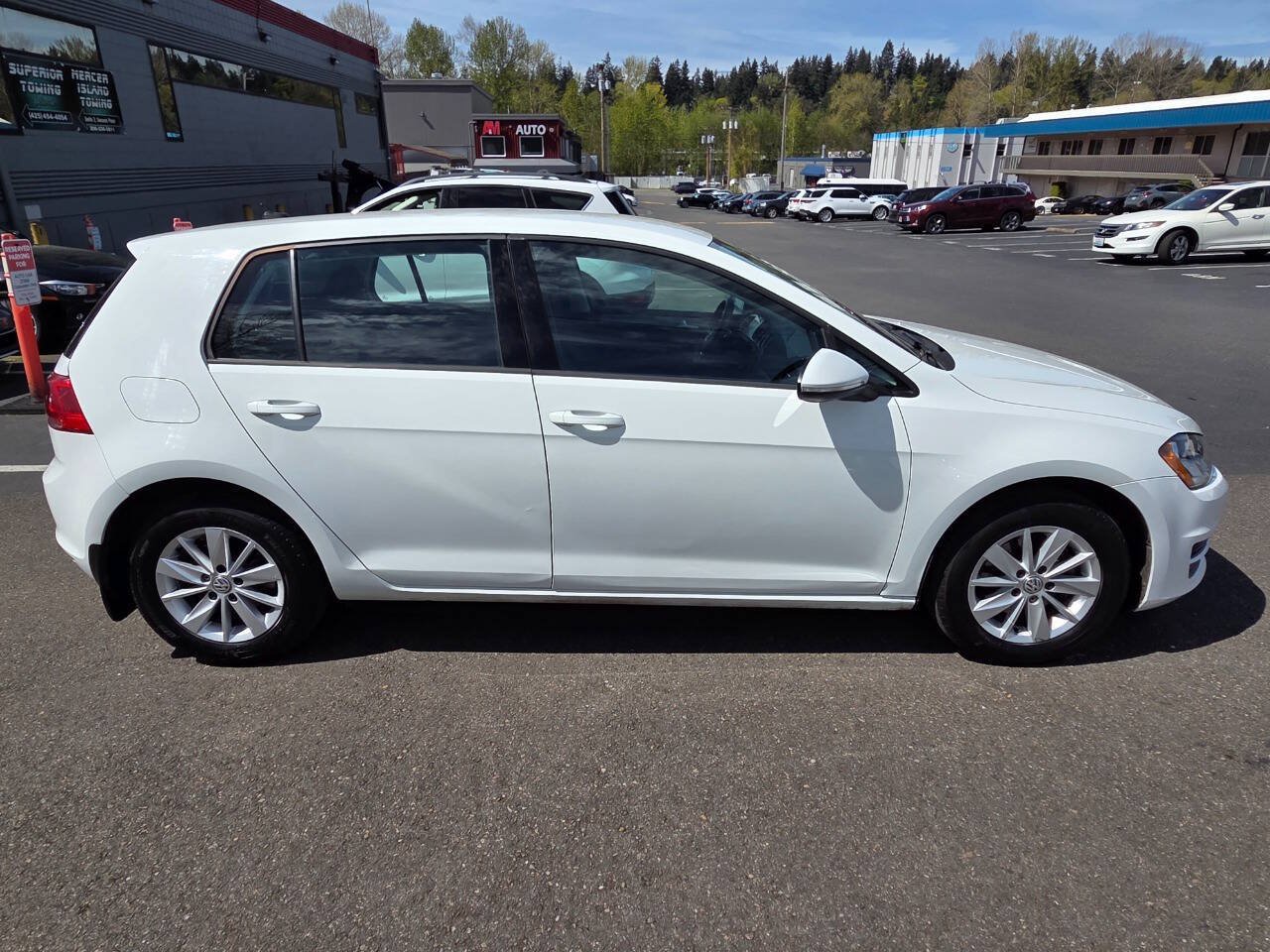 Used 2017 Volkswagen Golf S FWD image 8