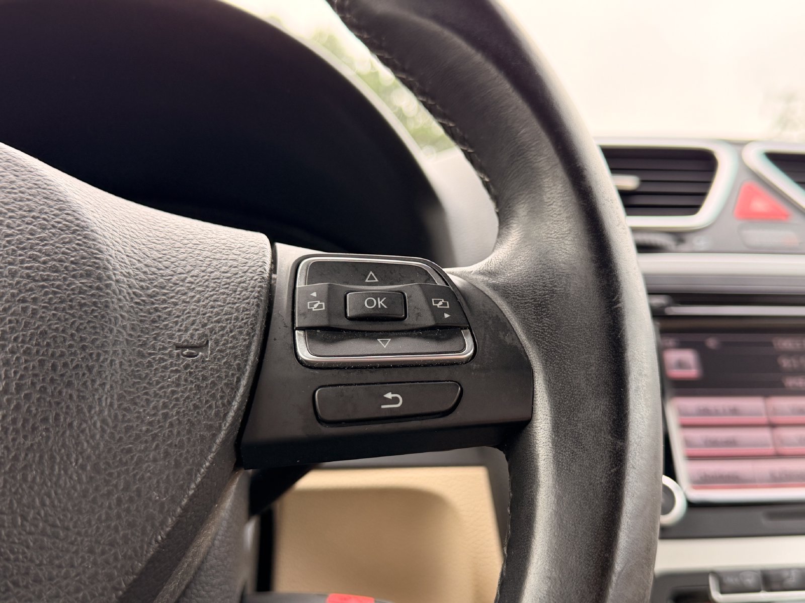 Used 2011 Volkswagen Eos Komfort FWD image 18