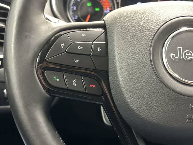 Used 2019 Jeep Cherokee Latitude Plus AWD/4WD image 17