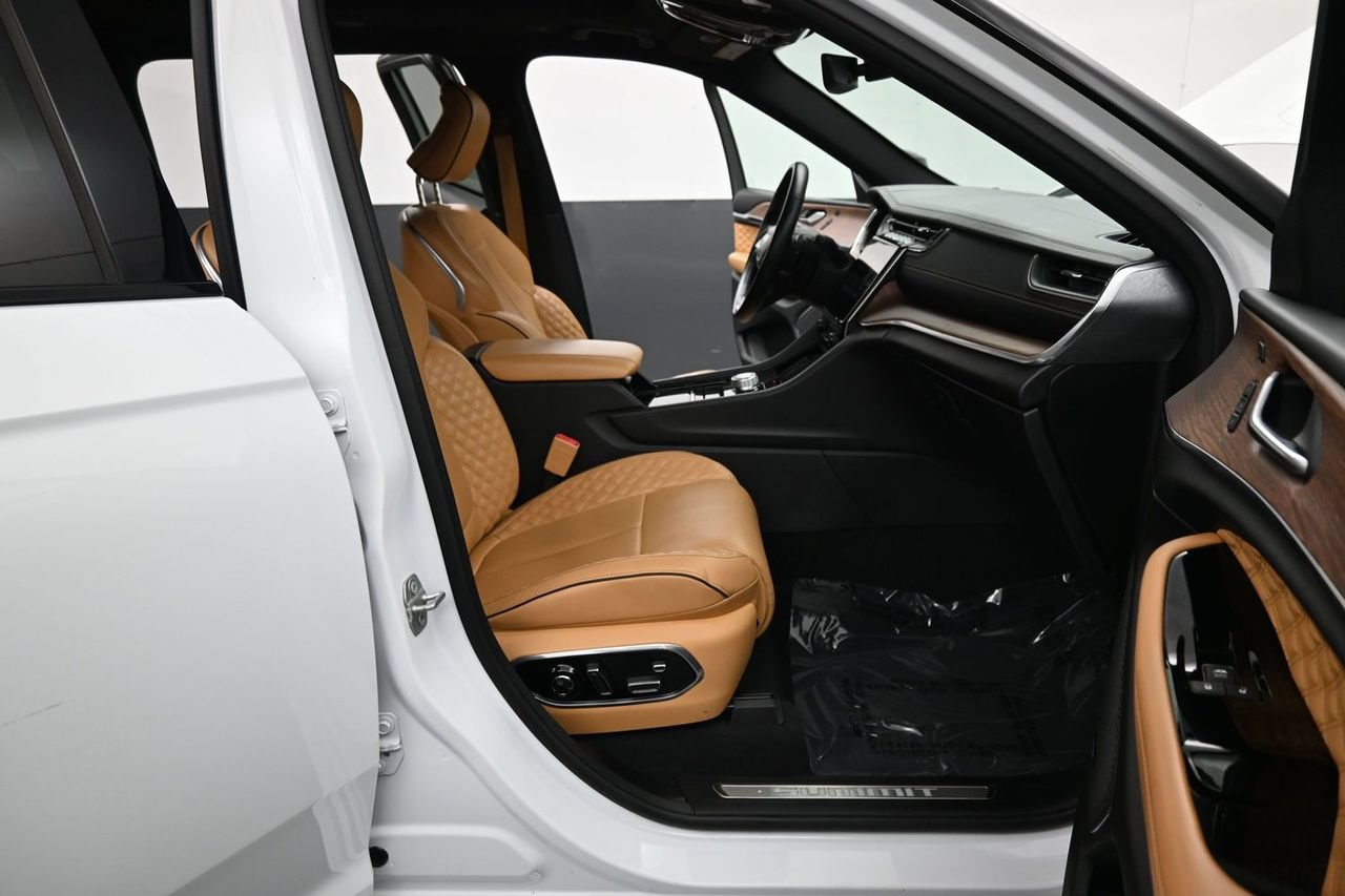 Used 2023 Jeep Grand Cherokee L Summit RWD image 16