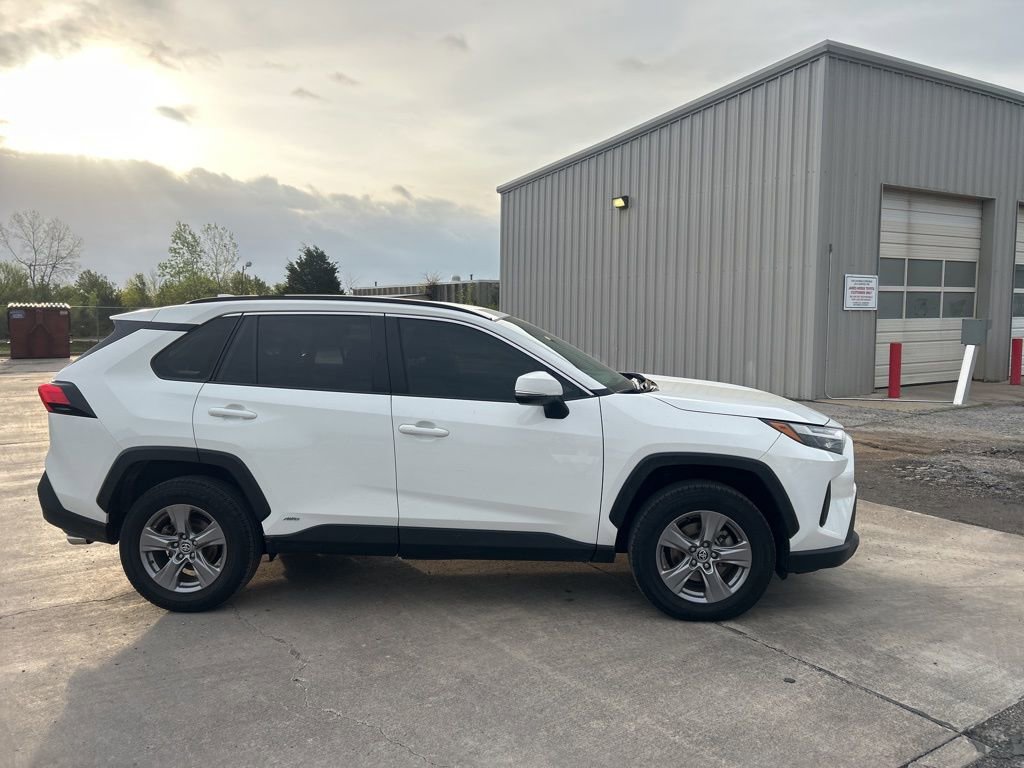 Used 2022 Toyota RAV4 XLE w/ XLE Grade Weather Package image 5