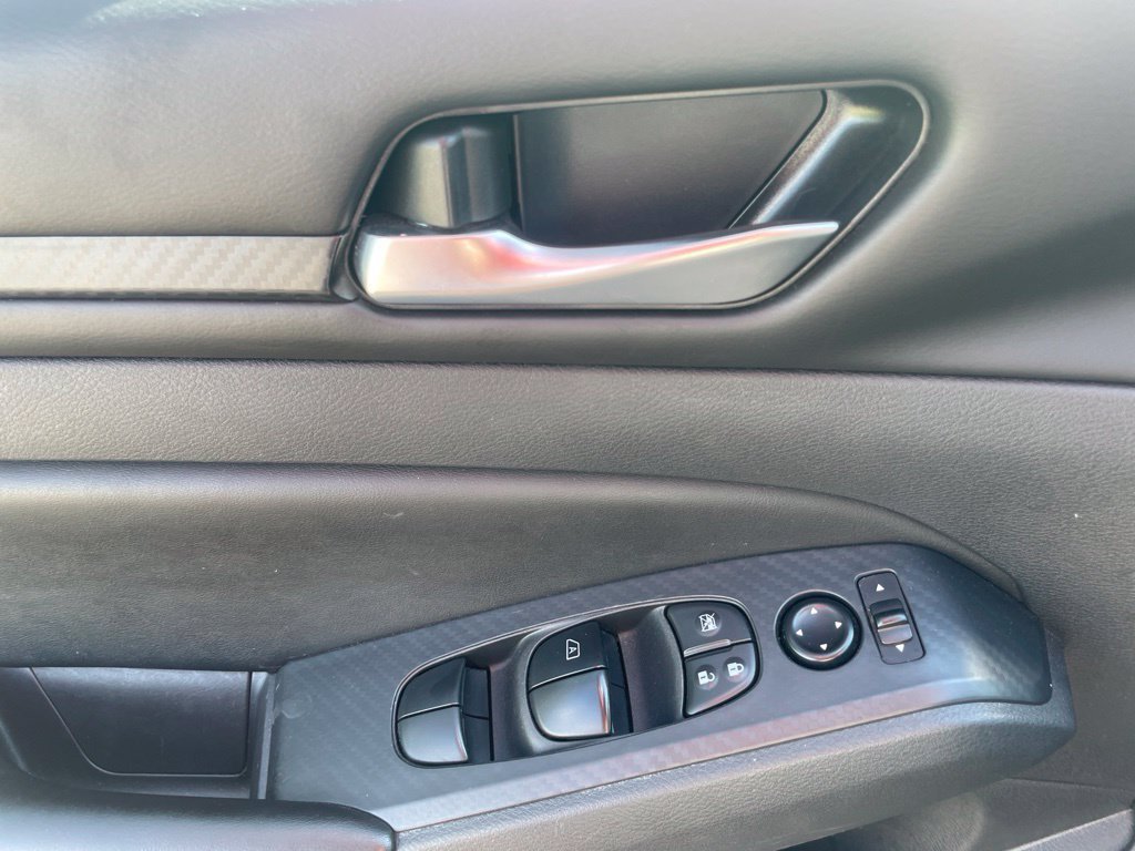 Used 2025 Nissan Altima 2.5 SV FWD image 17