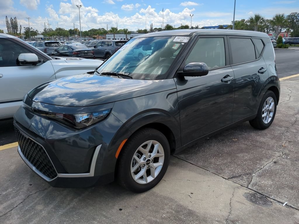 Certified 2025 Kia Soul LX w/ LX Technology Package FWD image 6