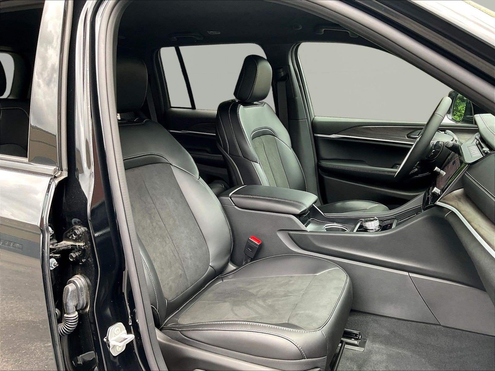 New 2026 Jeep Grand Cherokee Altitude AWD/4WD image 17