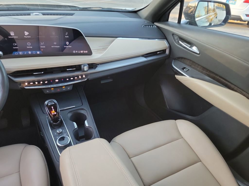 Used 2024 Cadillac XT4 Premium Luxury w/ Active Safety Package image 17