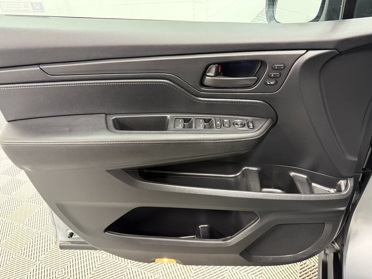 Used 2025 Honda Odyssey EX-L image 9