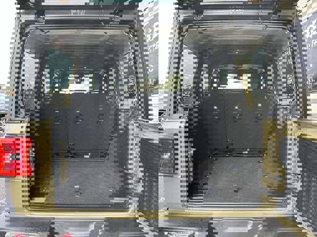 Used 2025 Jeep Wrangler Unlimited Rubicon image 17