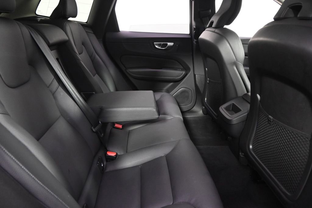 Used 2025 Volvo XC60 B5 Plus image 18