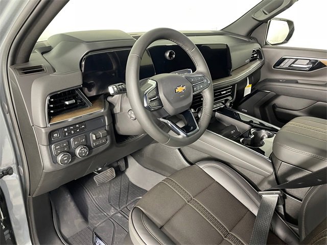 New 2026 Chevrolet Suburban High Country image 3