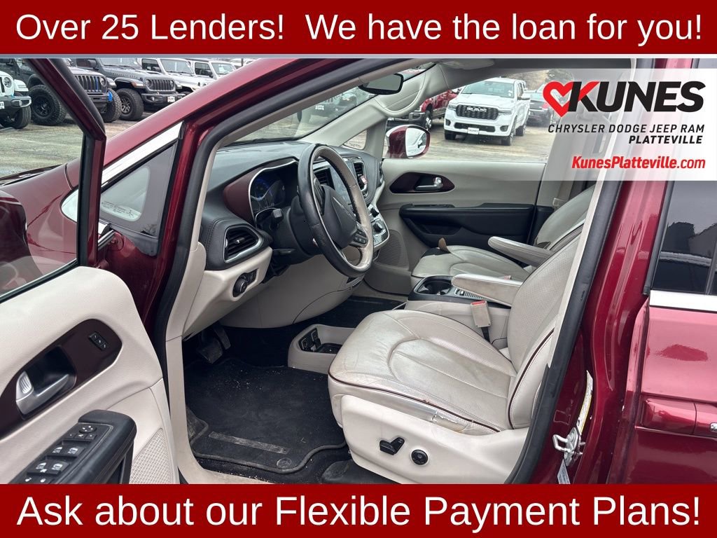 Used 2017 Chrysler Pacifica Limited w/ UConnect Theater Package FWD image 11