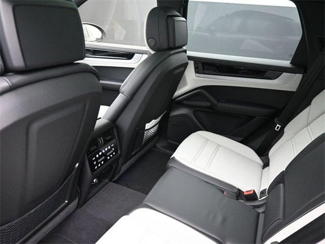 New 2025 Porsche Cayenne image 22
