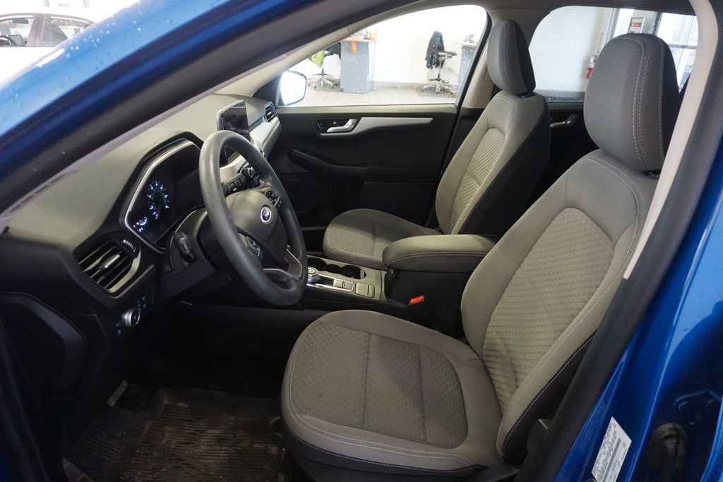 Used 2020 Ford Escape SE image 18