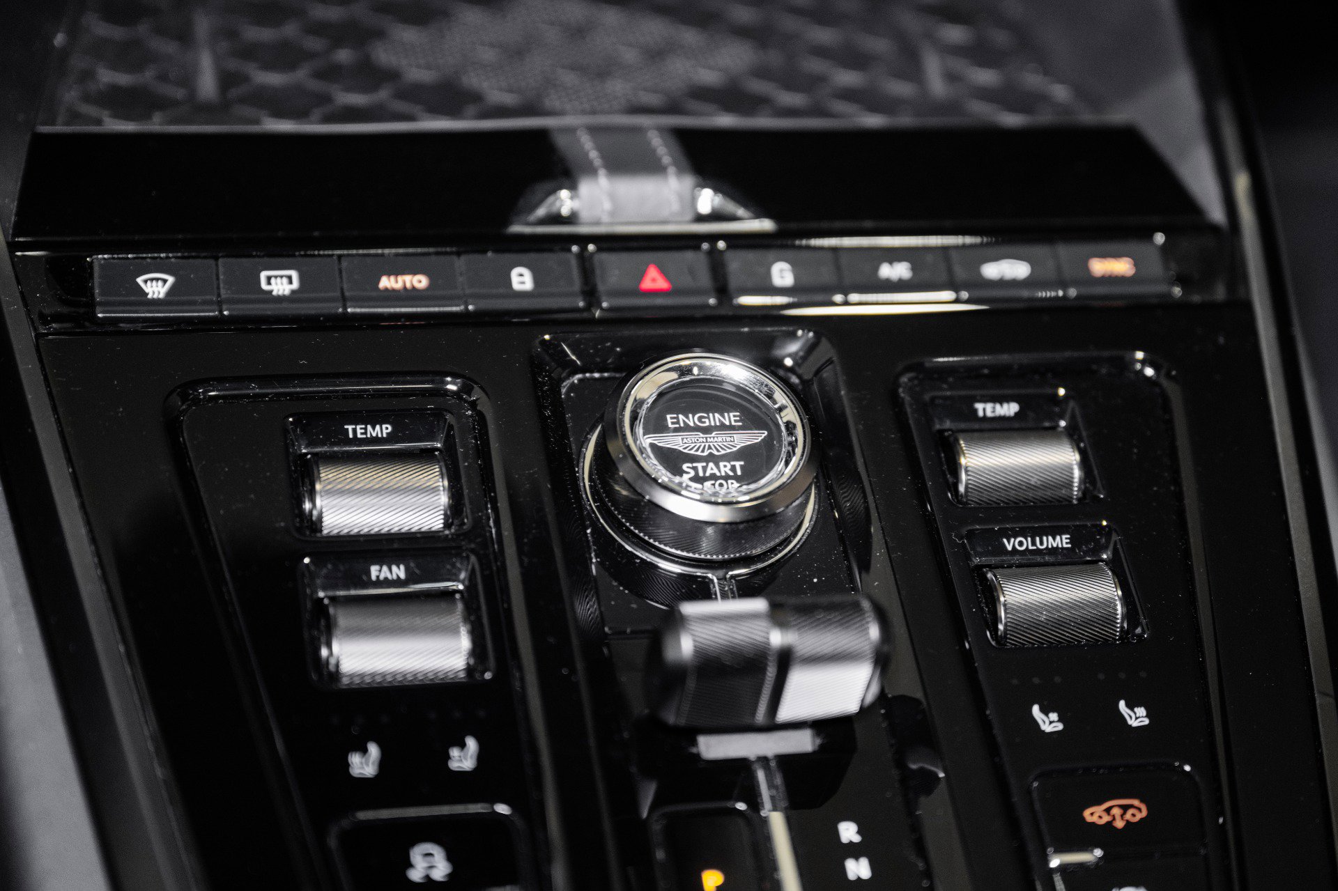 Used 2025 Aston Martin DBX 707 image 35