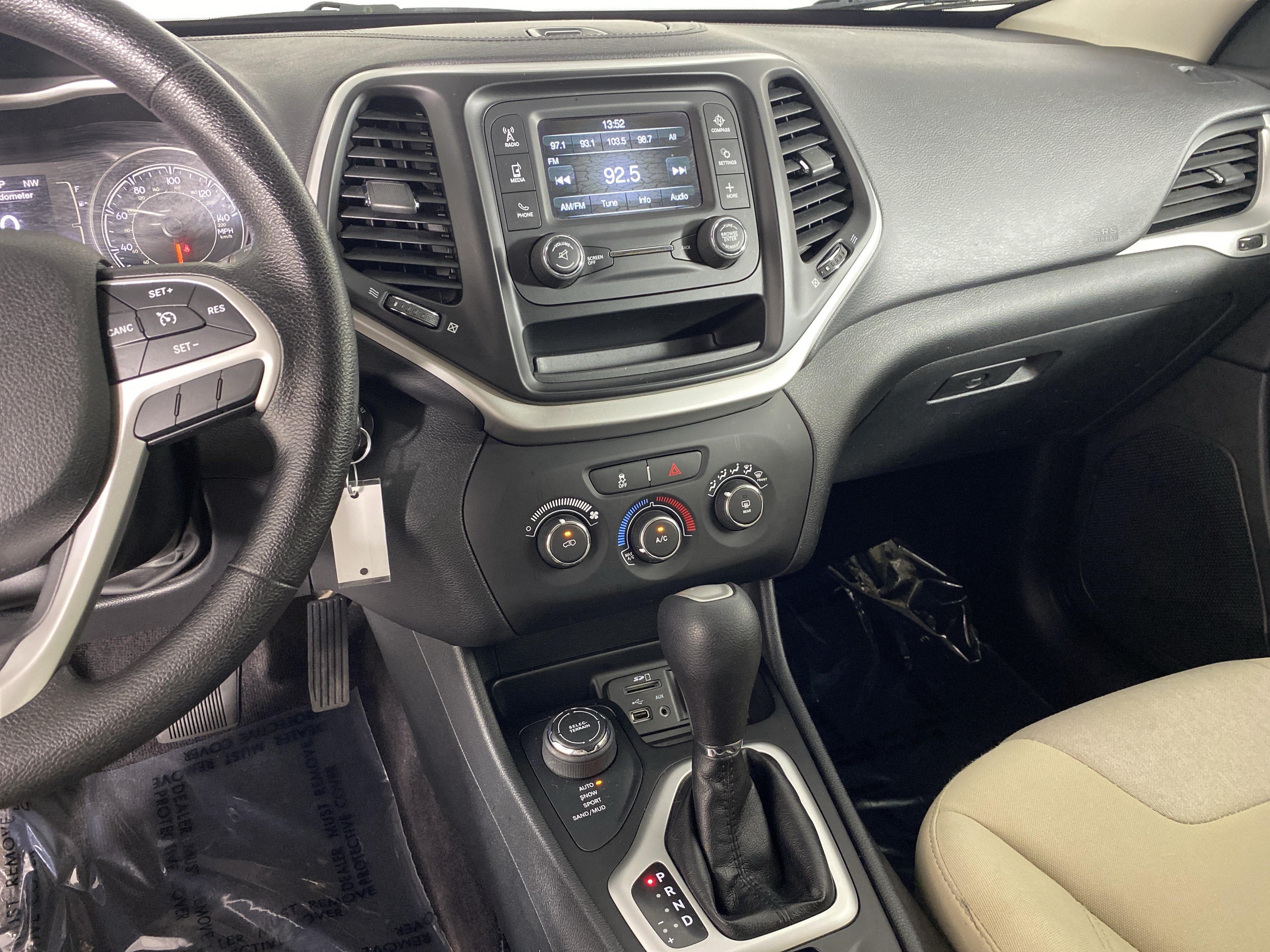 Used 2016 Jeep Cherokee Sport AWD/4WD image 25