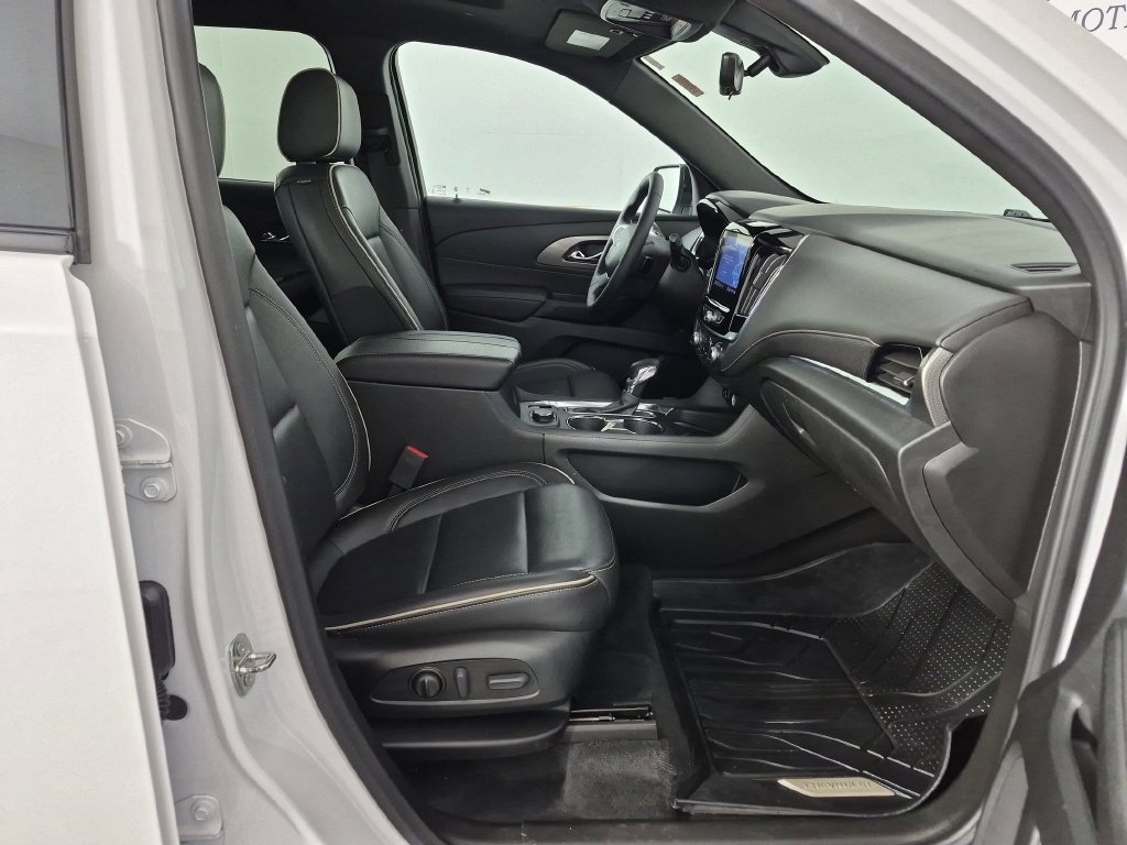 Certified 2023 Chevrolet Traverse Premier w/ Redline Edition FWD image 38