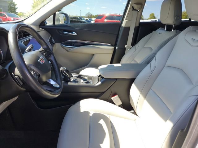 Used 2019 Cadillac XT4 Luxury w/ Cold Weather Package AWD/4WD image 10