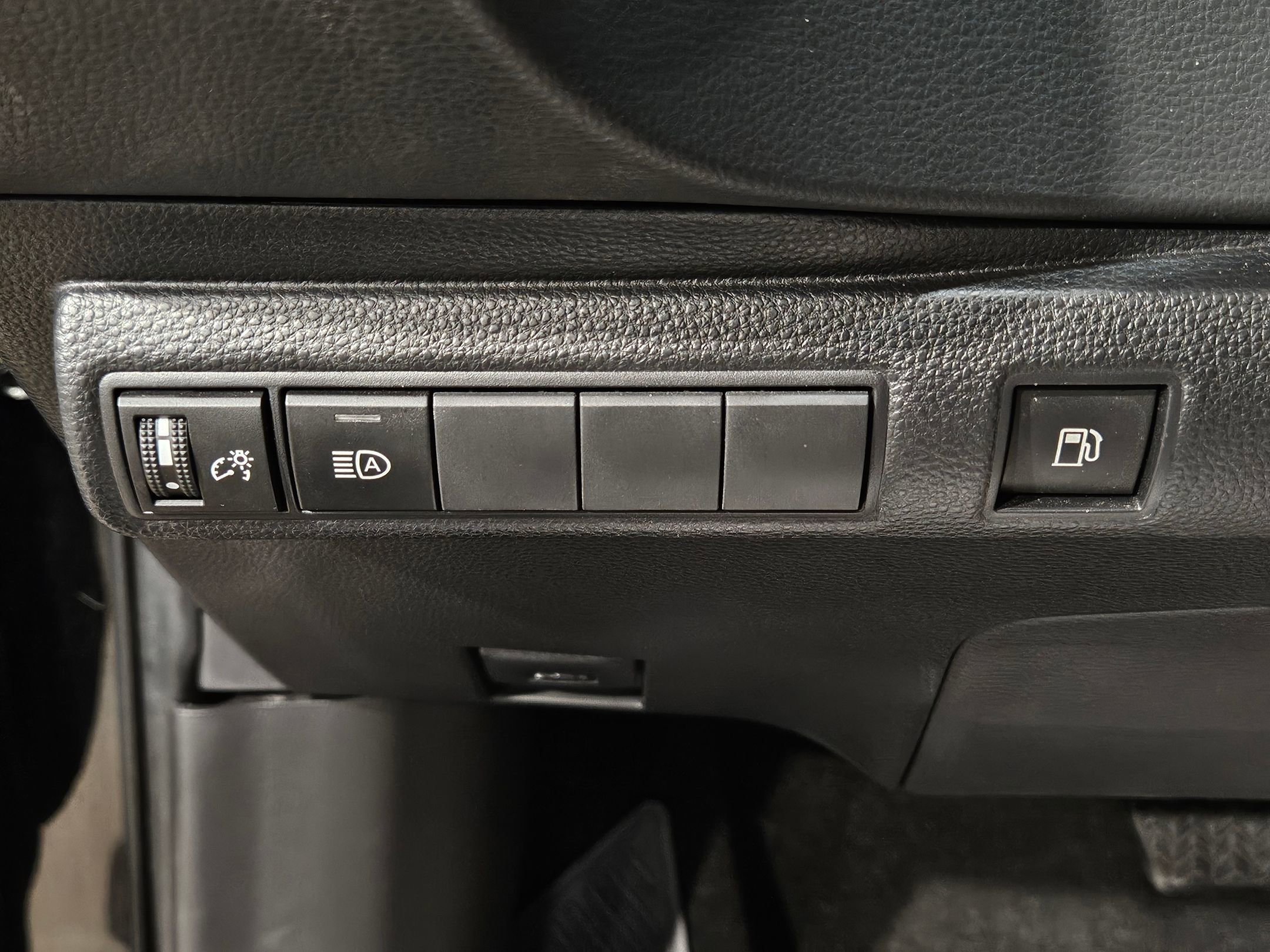 Used 2025 Toyota Corolla LE image 24