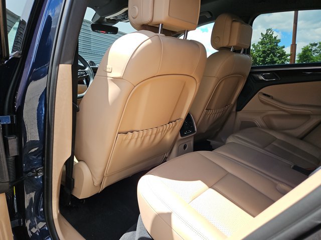 Certified 2023 Porsche Macan AWD/4WD image 22