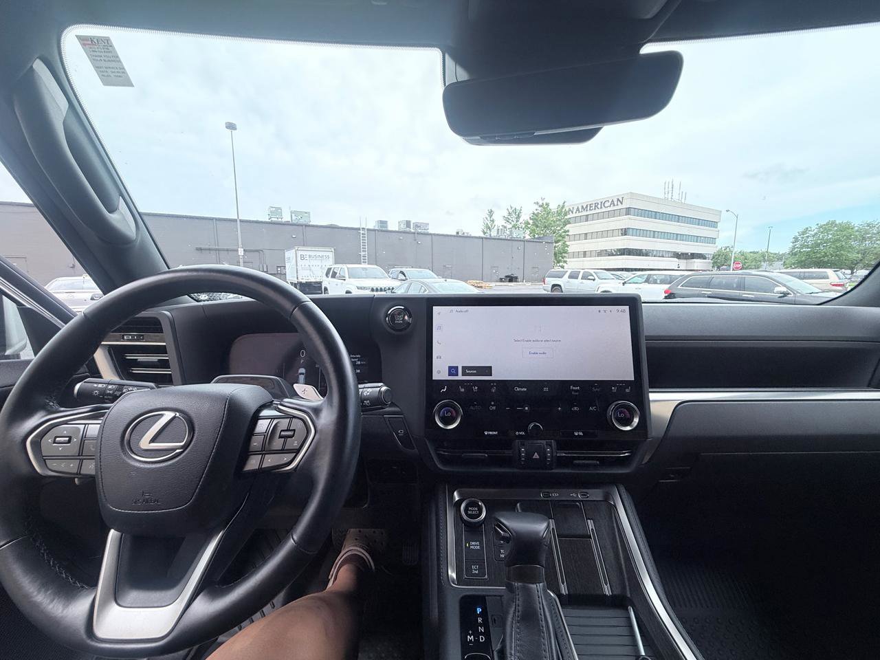 Used 2025 Lexus GX 550 w/ Accessory Package (2T) AWD/4WD image 18